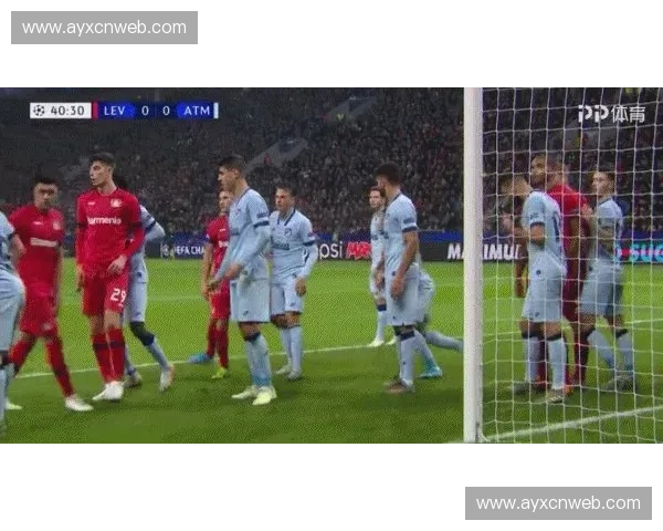 门兴与勒沃库森1-1进入半场，桑德尔乌龙送礼