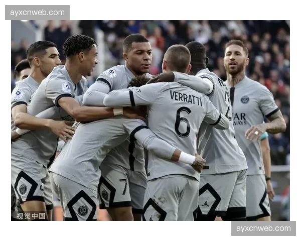 里昂客场2-1击败巴黎圣日耳曼终结对手主场连胜